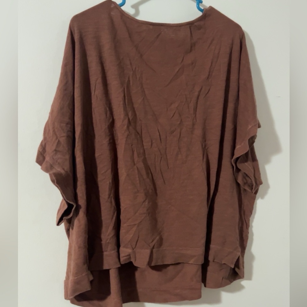 Old navy tee - Picture 2 of 2
